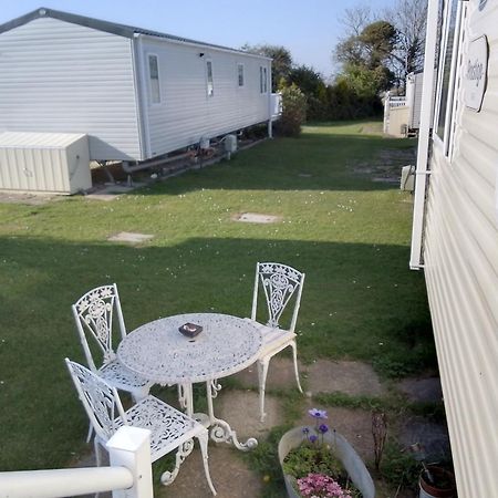Private Caravan Situated At Parkdean Holiday Resort St Margaret'S At Cliffe Number 18 エクステリア 写真