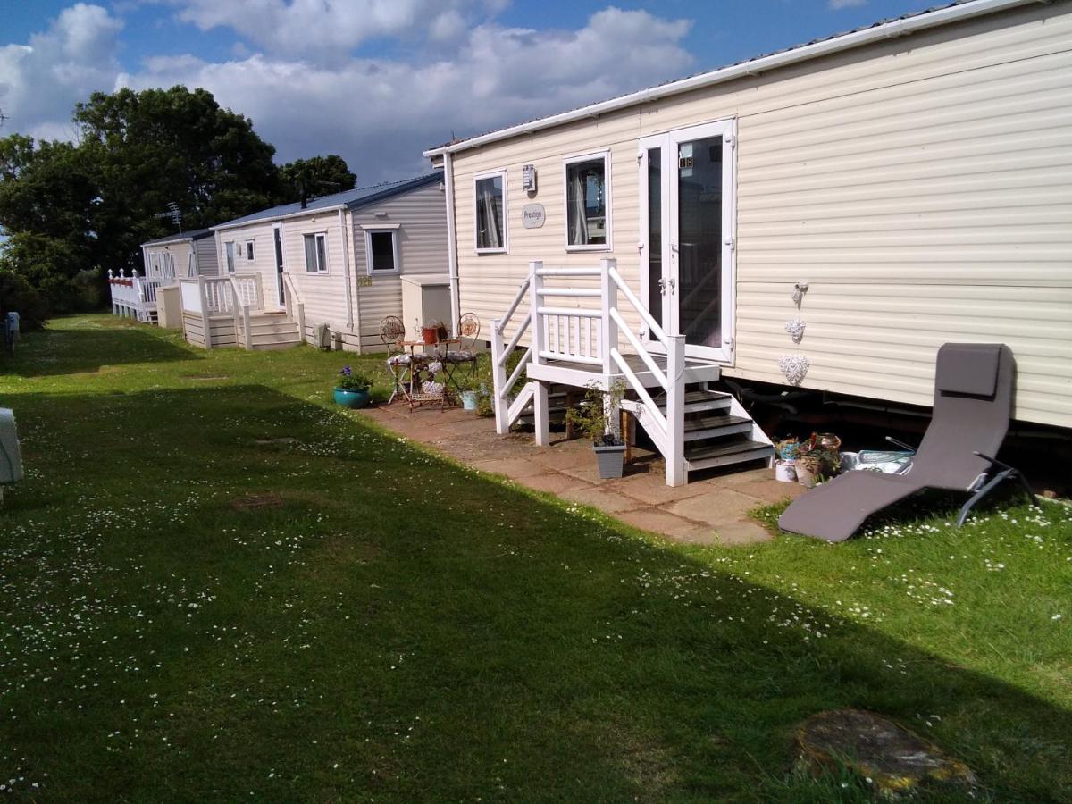 Private Caravan Situated At Parkdean Holiday Resort St Margaret'S At Cliffe Number 18 エクステリア 写真